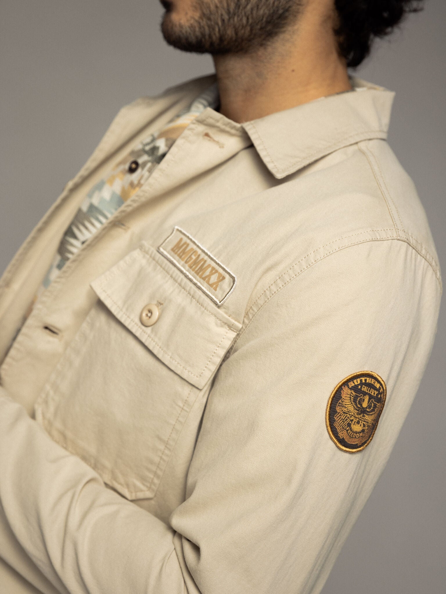 Modelshot / Warm Kit / Detail